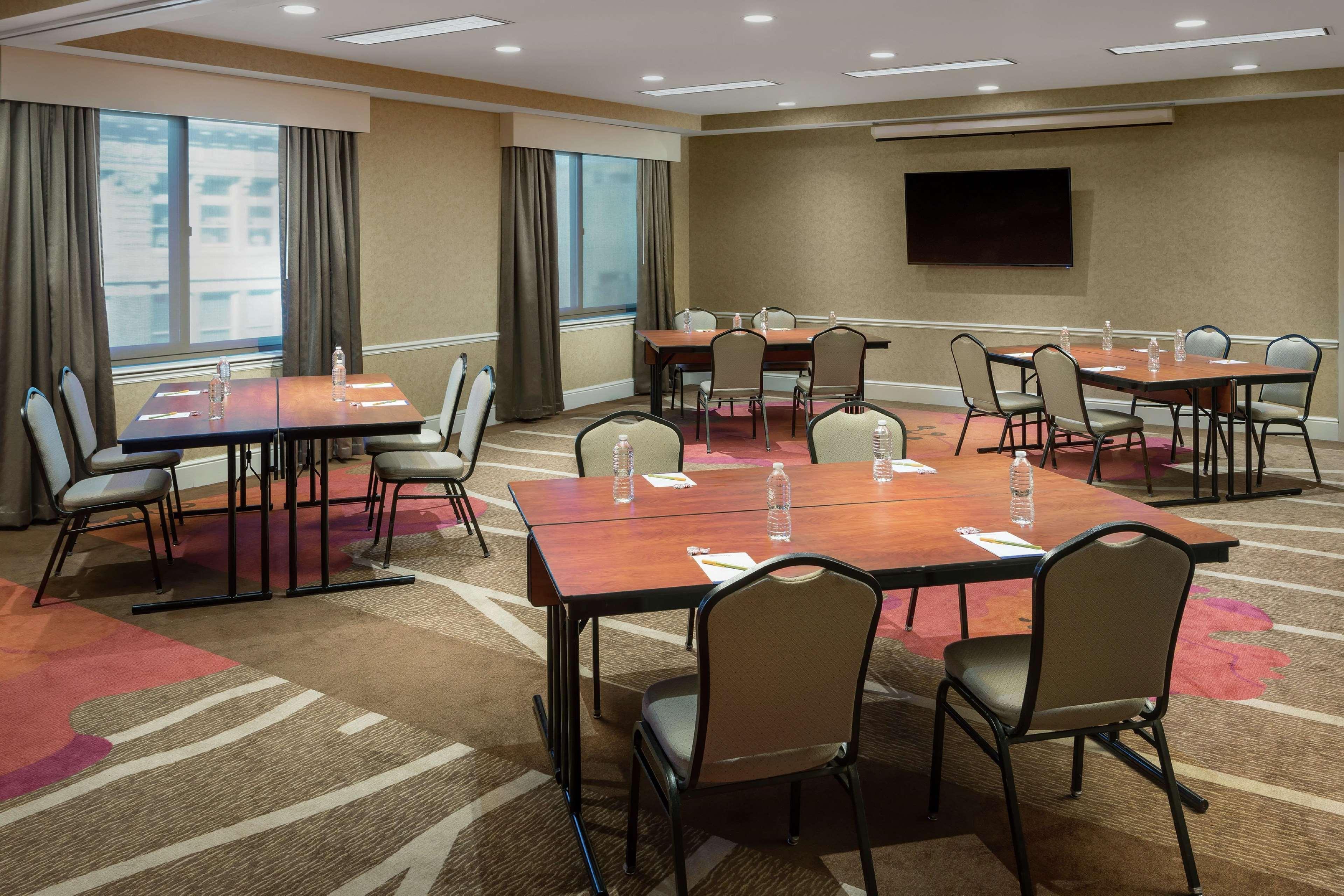 Hilton Garden Center Hotel 3*