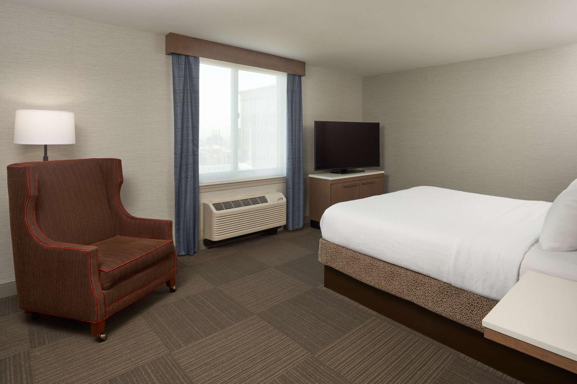 Hilton Garden Center Hotel