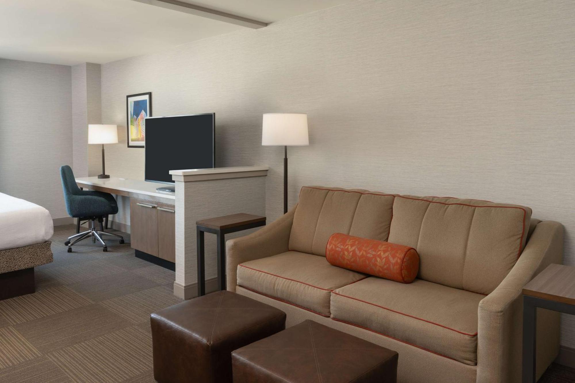 Hilton Garden Center Hotel